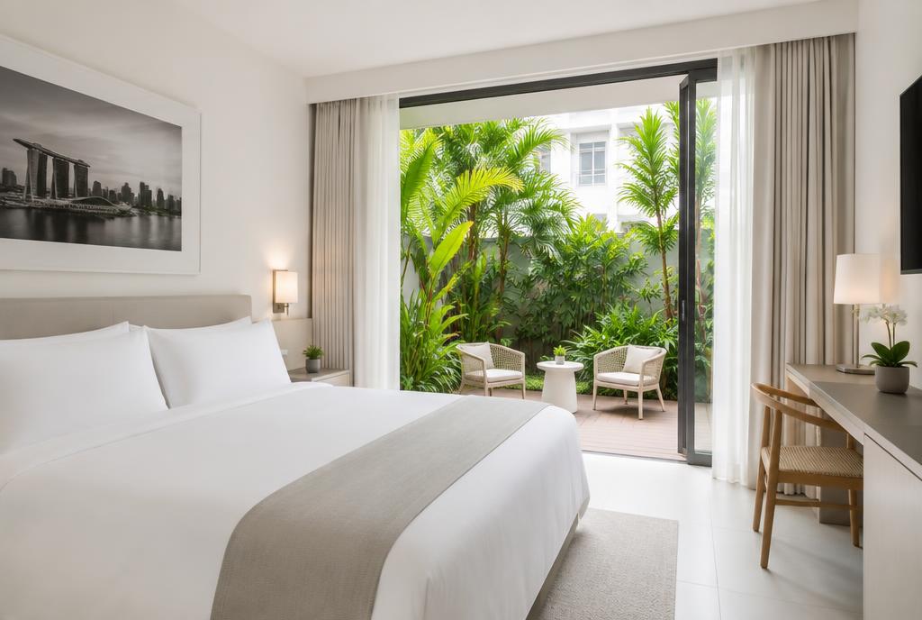 Chambre minimaliste blanche avec jardin intérieur à Singapour
