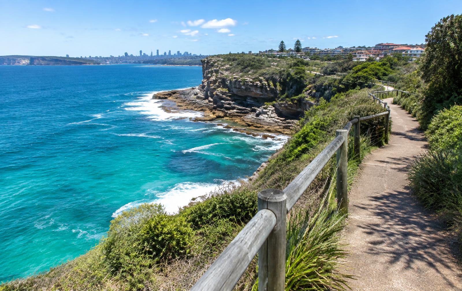 Sentier côtier au-dessus de l'océan près de Sydney